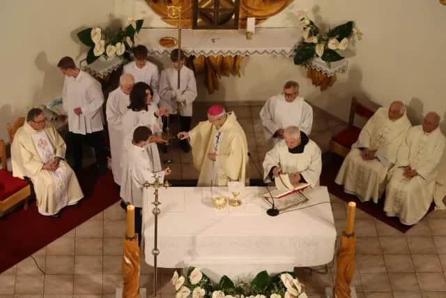 Spowiedź a Msza: Czy musisz zostać? Wyjaśniamy obowiązek