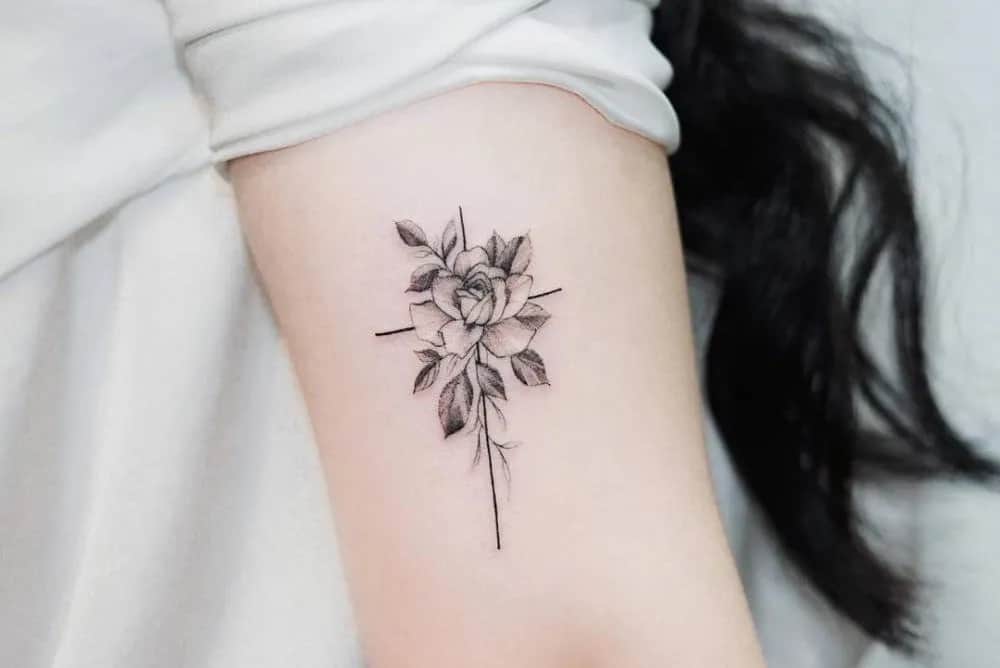 Tatuaż z krzyżem: Znaczenie, symbolika i inspiracje